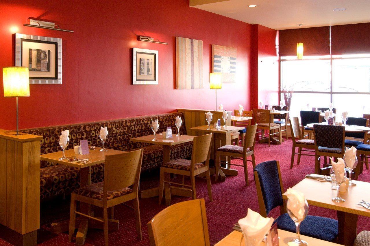 Premier Inn West Bromwich Central Экстерьер фото