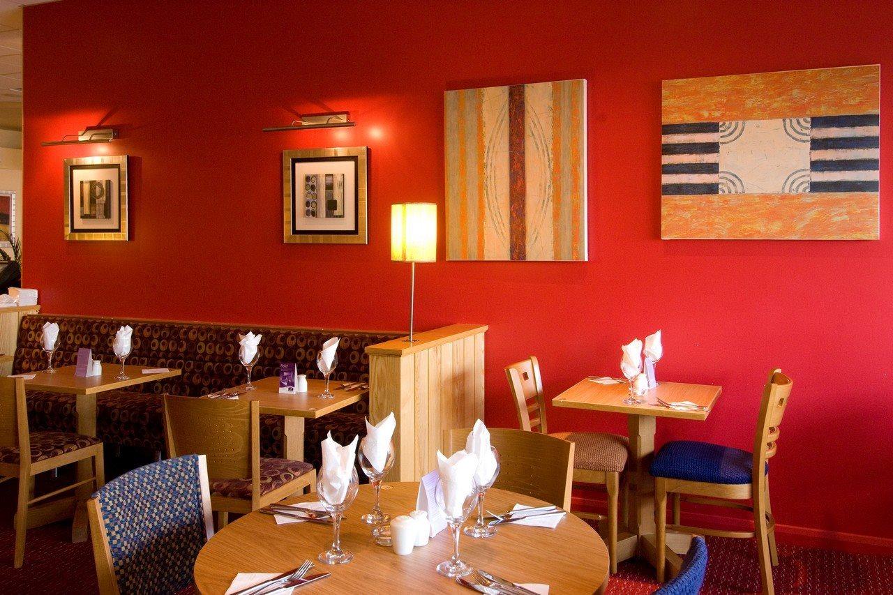 Premier Inn West Bromwich Central Экстерьер фото