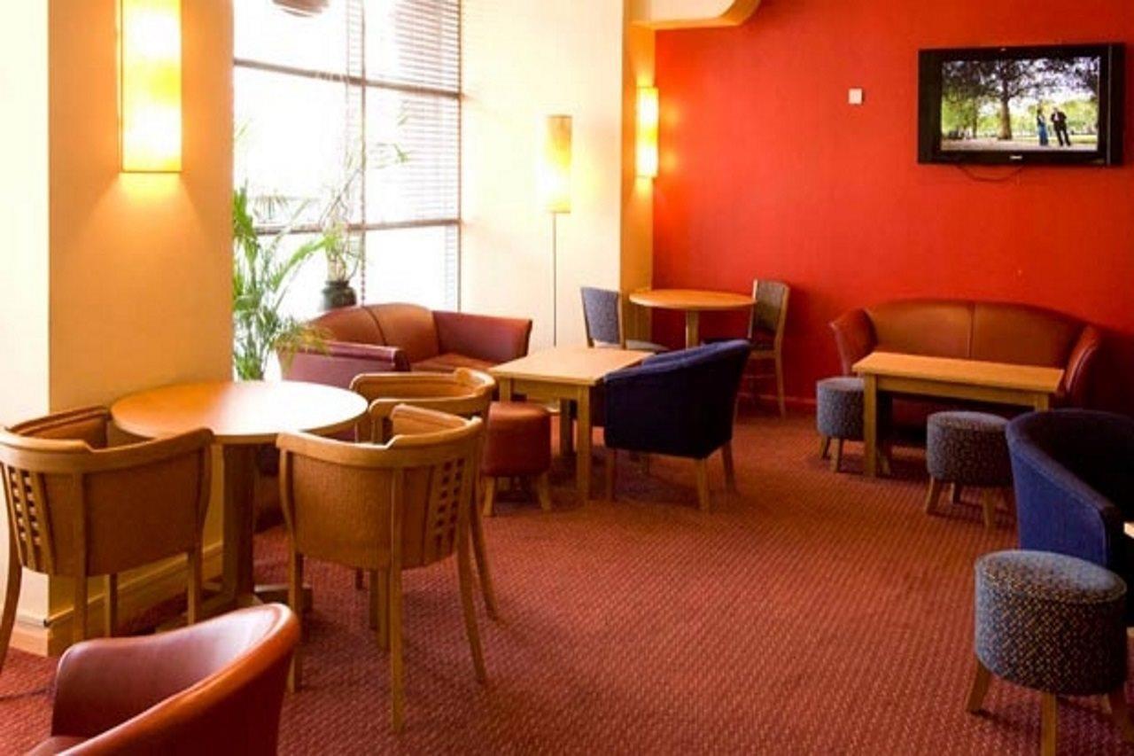 Premier Inn West Bromwich Central Экстерьер фото