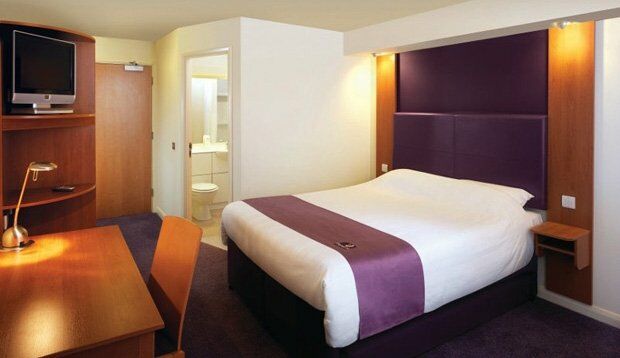Premier Inn West Bromwich Central Экстерьер фото
